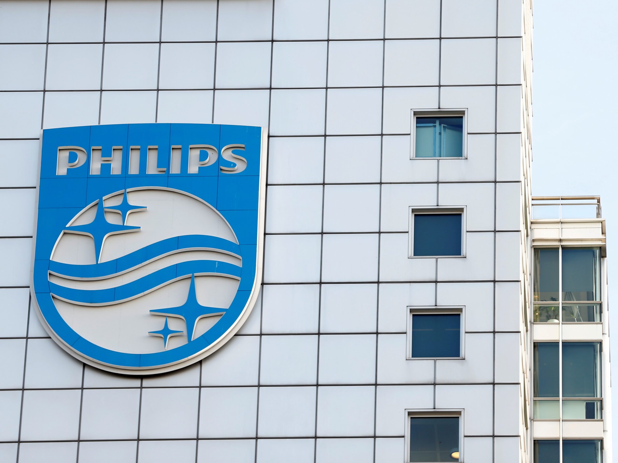 Spoločnosť Philips tvrdí, že testy výrobkov stiahnutých z trhu poukazujú na obmedzené zdravotné riziká