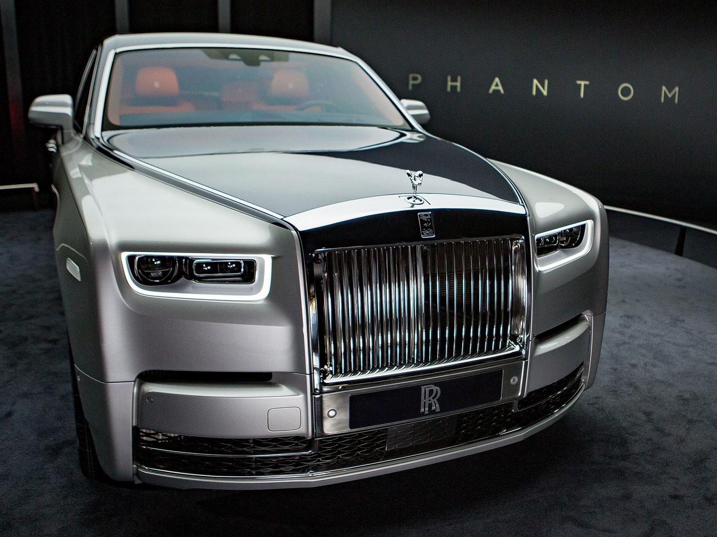 Rolls-Royce v roku 2022 prekonal svoj rekord v predaji luxusných vozidiel