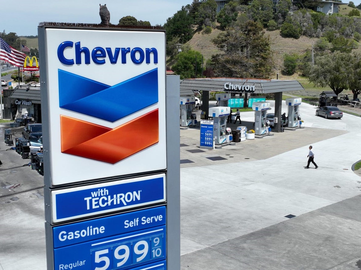 Chevron po rekordnom zisku odkúpi svoje akcie v hodnote 75 miliárd dolárov