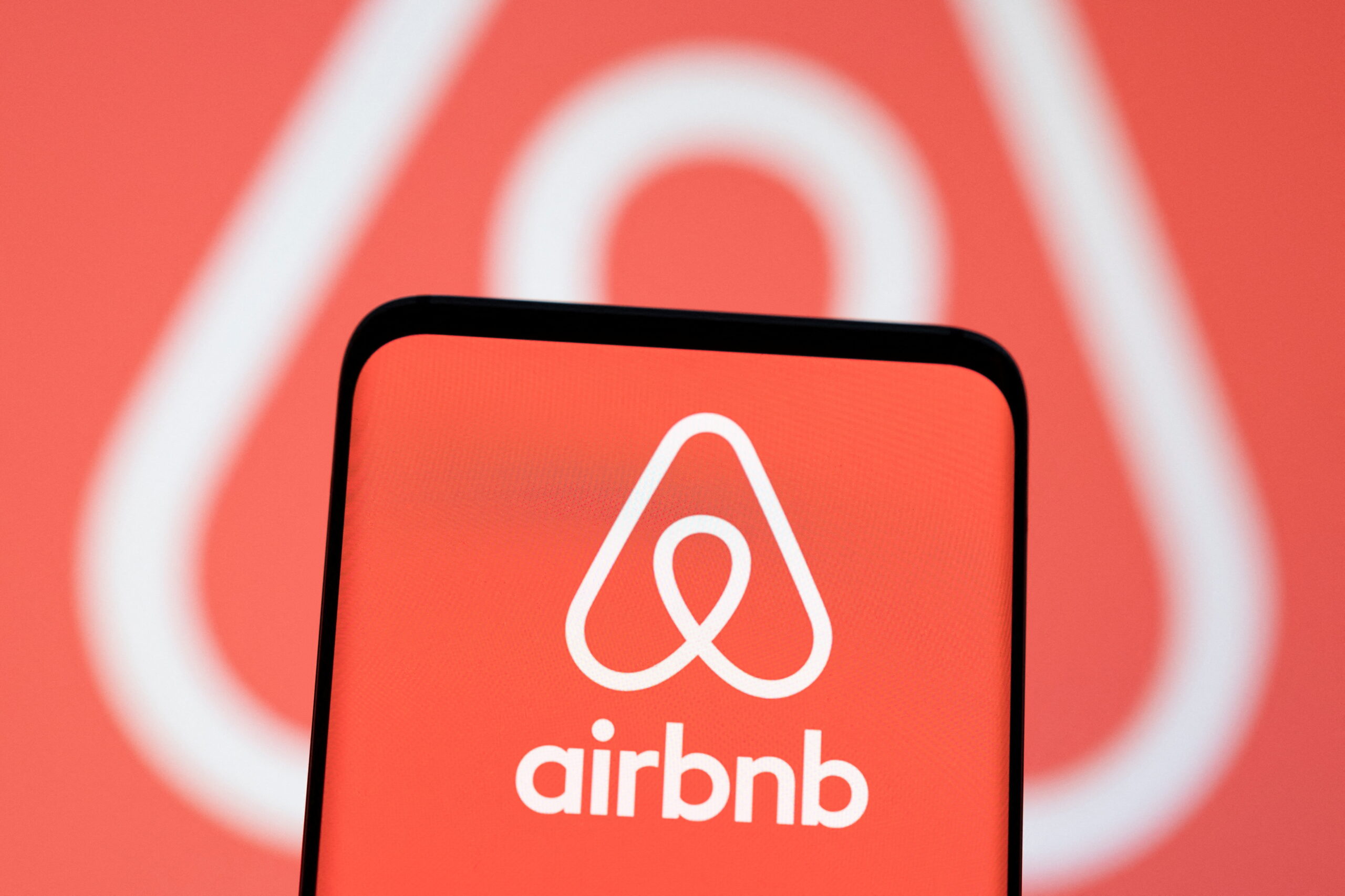 Akcie Airbnb vzrástli si v tomto roku pripísali už 57 %, firma ťaží zo silného dopytu po cestovaní