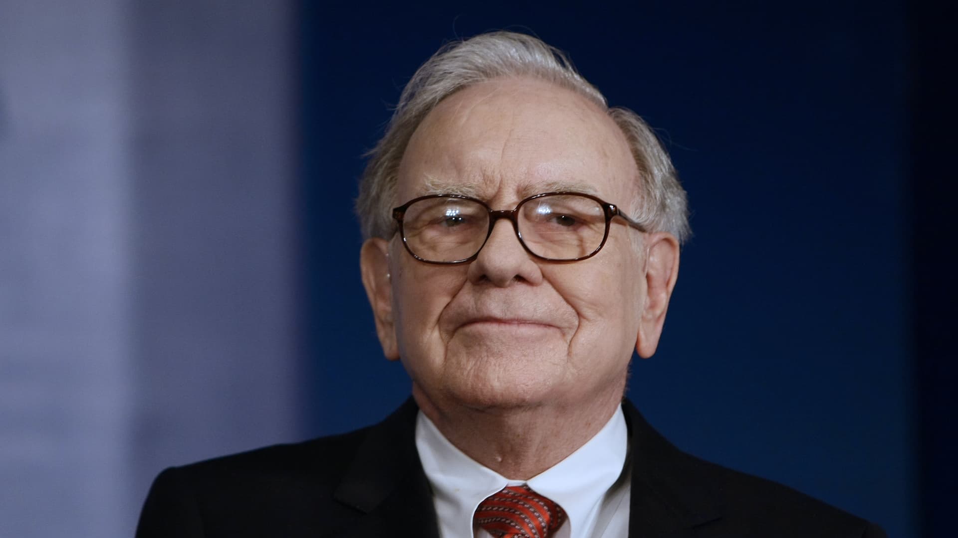 Buffet opäť stavil na Apple, znížil podiely vo výrobcoch čipov a bankách