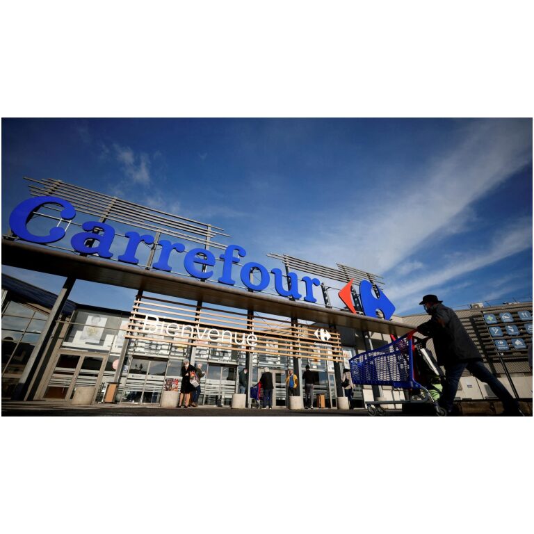 Carrefour oznámil za 3. štvrťrok tržby na úrovni 23,63 miliardy EUR, čo predstavuje medziročný rast o 9 %. Tempo rastu tržieb sa spomalilo, keď v 2. kvartáli bol rast 10,3 %. Podpísalo sa pod to zmiernenie rastu cien potravín a obmedzovanie výdavkov spotrebiteľov.