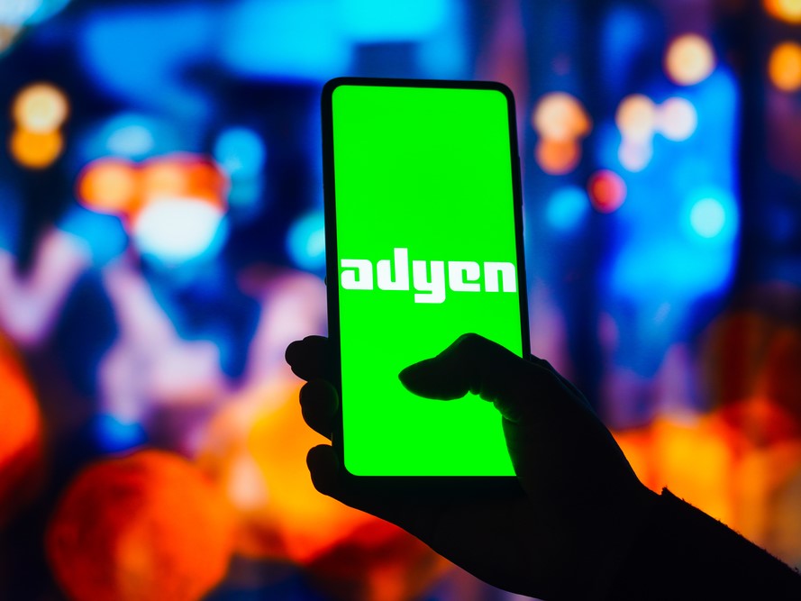 Revízia cieľov firmy Adyen poslala ich akcie nahor o 37 %
