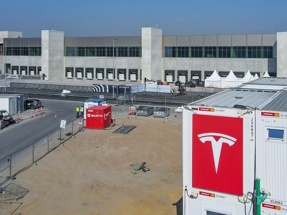 Tesla chce v závode Giga Berlin vyrábať cenovo dostupný EV za 25 000 EUR