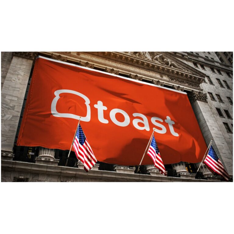 Spoločnosť Toast, poskytovateľ reštauračných predajných systémov, zaznamenala v treťom štvrťroku stratu 9 centov na akciu, zatiaľ čo analytici oslovení očakávali zisk 10 centov na akciu. Tržby dosiahli 1,03 miliardy USD. Akcie na výsledky reagovali 17 % poklesom.