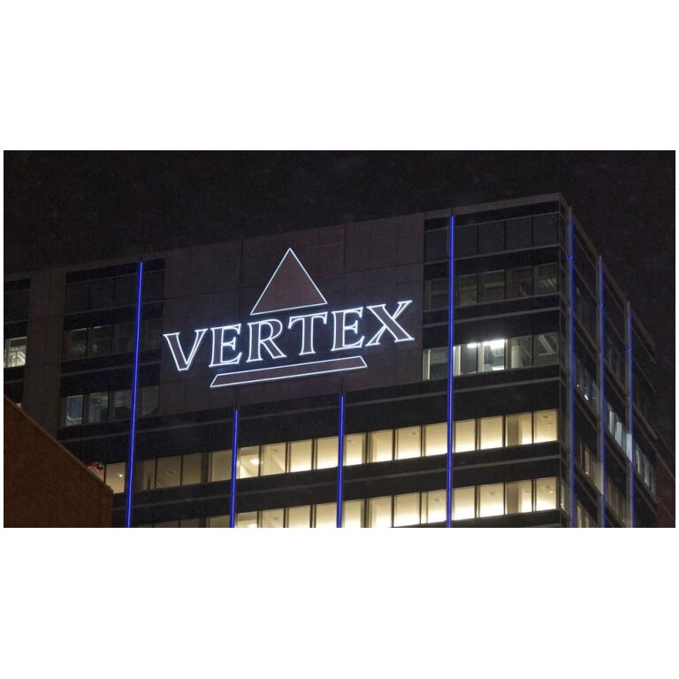 Akcie Vertex Pharmaceuticals klesli takmer o 2 % po tom, čo biotechnologická spoločnosť nedokázala poraziť odhady tržieb za tretí štvrťrok. Vertex Pharmaceuticals vykázal upravený zisk vo výške 4,08 USD na akciu pri príjmoch 2,48 miliardy USD.