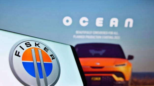 Akcie elektromobilovej firmy Fisker vyskočili o 9,3 % po tom, čo medzi tretím a štvrtým štvrťrokom vzrástli spoločnosti dodávky o viac ako 300 %, k čomu prispel silný dopyt po SUV Ocean. Fisker plánuje pokračovanie v zrýchlení predaja a dodávok.