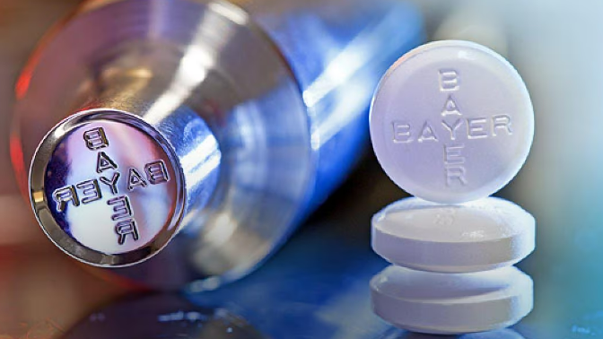 Jedna z najväčších farmaceutických firiem na svete, Bayer, sa prepadla o takmer 6%. Hlavným dôvodom bol fakt, že firma musí zaplatiť odškodné vo výške 2,25 miliardy USD v poslednom zo série súdnych sporov týkajúcich sa jeho prípravku Roundup.