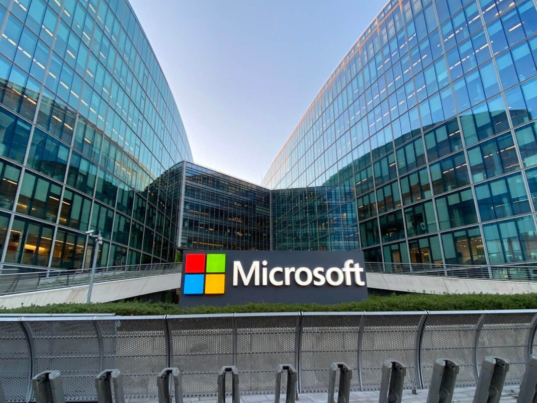 Najhodnotnejšia spoločnosť na svete Microsoft s výsledkami, cloud nespomaľuje