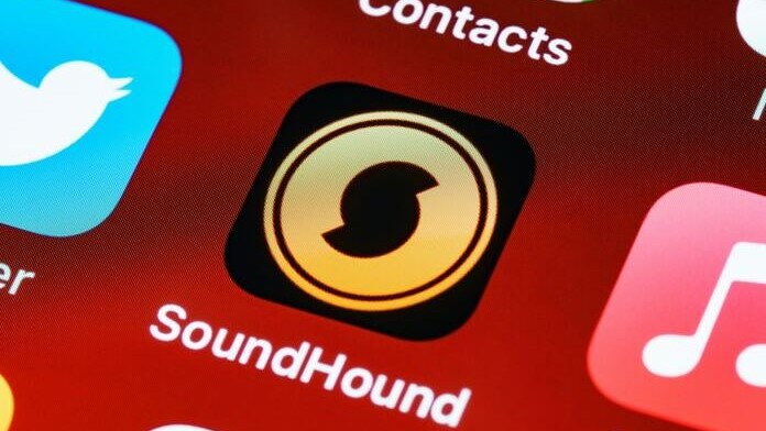 Akcie spoločnosti SoundHound AI klesli o 24 %, potom čo poskytovateľ umelého hlasu zverejnil nie príliš pozitívne výsledky za štvrťrok. Stratil tým časť lesku z obrovského rastu minulý mesiac, ktorý podporil rastúci záujem o umelú inteligenciu.