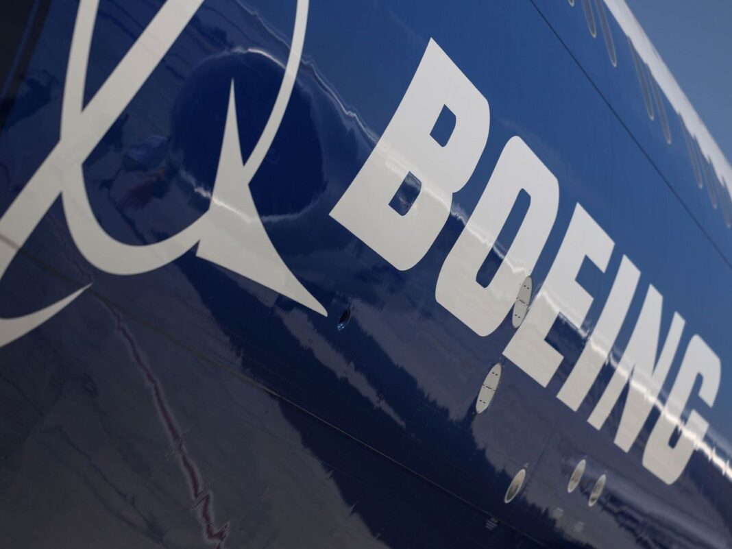 Boeing hlási prvý pokles tržieb za viac ako 2 roky, poráža však očakávania