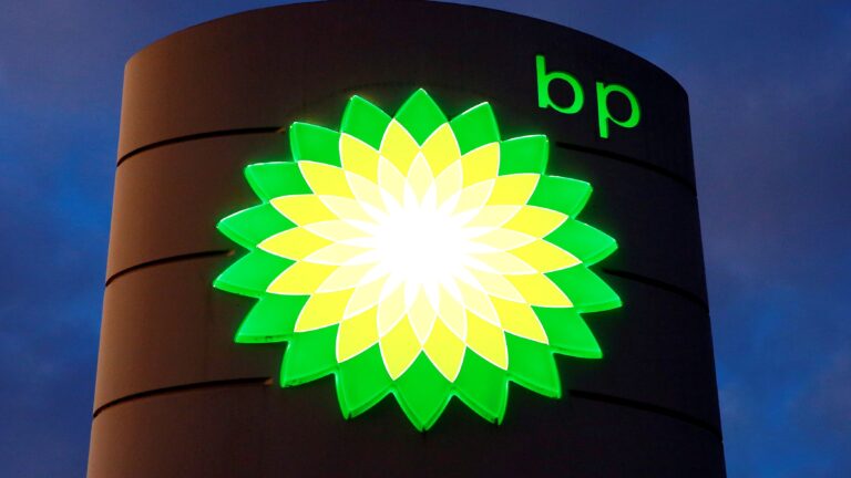 Britský energetický koncern BP nedávno oznámil svoje výsledky za prvý štvrťrok 2024, v ktorých zaznamenal významný pokles zisku. Tento vývoj je dôsledkom poklesu cien plynu v porovnaní s predchádzajúcim rokom, čo má významný dopad na výkonnosť spoločnosti.