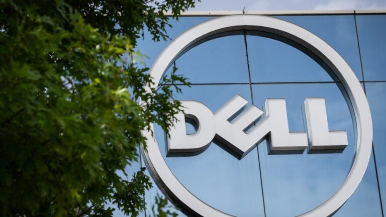 Akcie spoločnosti Dell klesajú o takmer 18 % napriek prekonaniu očakávaní vďaka silnému dopytu po AI serveroch.