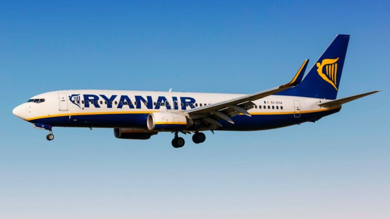 Ryanair s rekordným ziskom za rok 2023/2024. Rekordný zisk je výsledkom silného dopytu po leteckej doprave a efektívneho riadenia spoločnosti. Manažment schválil spätné odkúpenie akcií v hodnote 700 miliónov EUR.