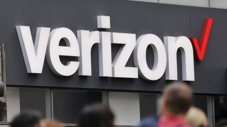 Americký telekomunikačný podnik Verizon prevezme Frontier Communications za 20 miliárd USD. Akvizícia je zameraná na rozšírenie optickej siete a zvýšenie úspor.