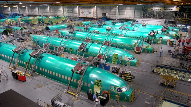 Dodávateľ leteckých komponentov Spirit AeroSystems sa rozdelí, jeho aktíva prevezmú Boeing a Airbus.