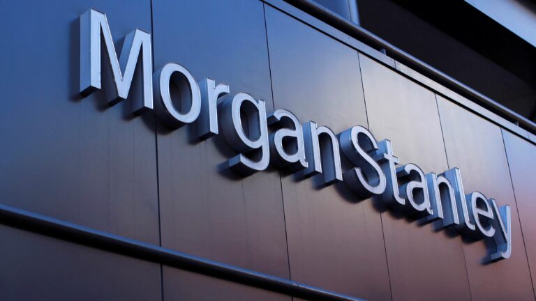 Morgan Stanley prekonal očakávania trhov v druhom štvrťroku 2024 vďaka lepším výsledkom z obchodovania a investičného bankovníctva.