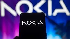 Akcie firmy Nokia v prepade o 8 %. Fínsky výrobca telekomunikačných zariadení zaznamenal prudký pokles zisku v 2. štvrťroku.