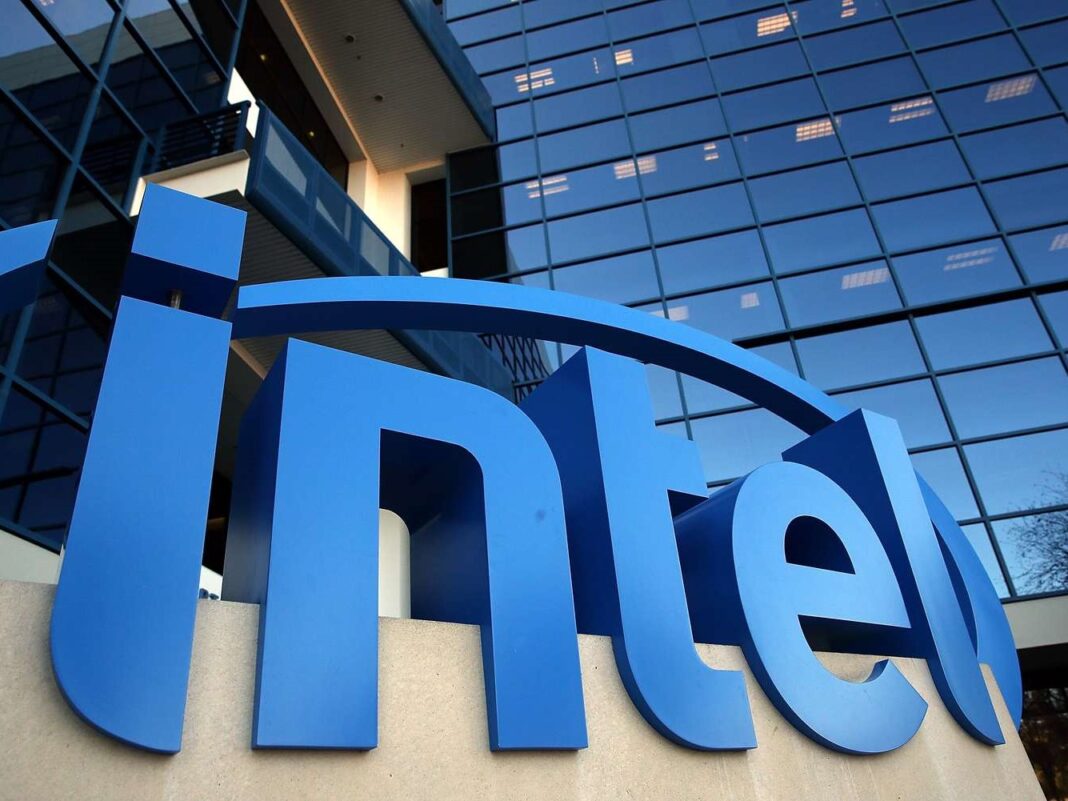 Intel a Amazon uzatvárajú miliardový kontrakt