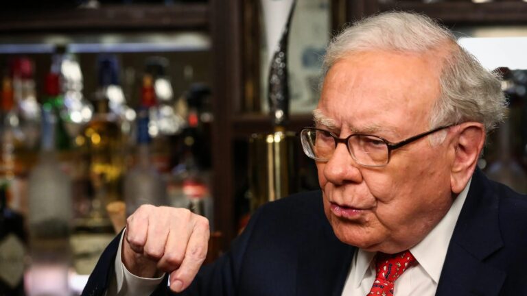 Warren Buffett predáva akcie Bank of America a investuje do bezpečných štátnych dlhopisov.