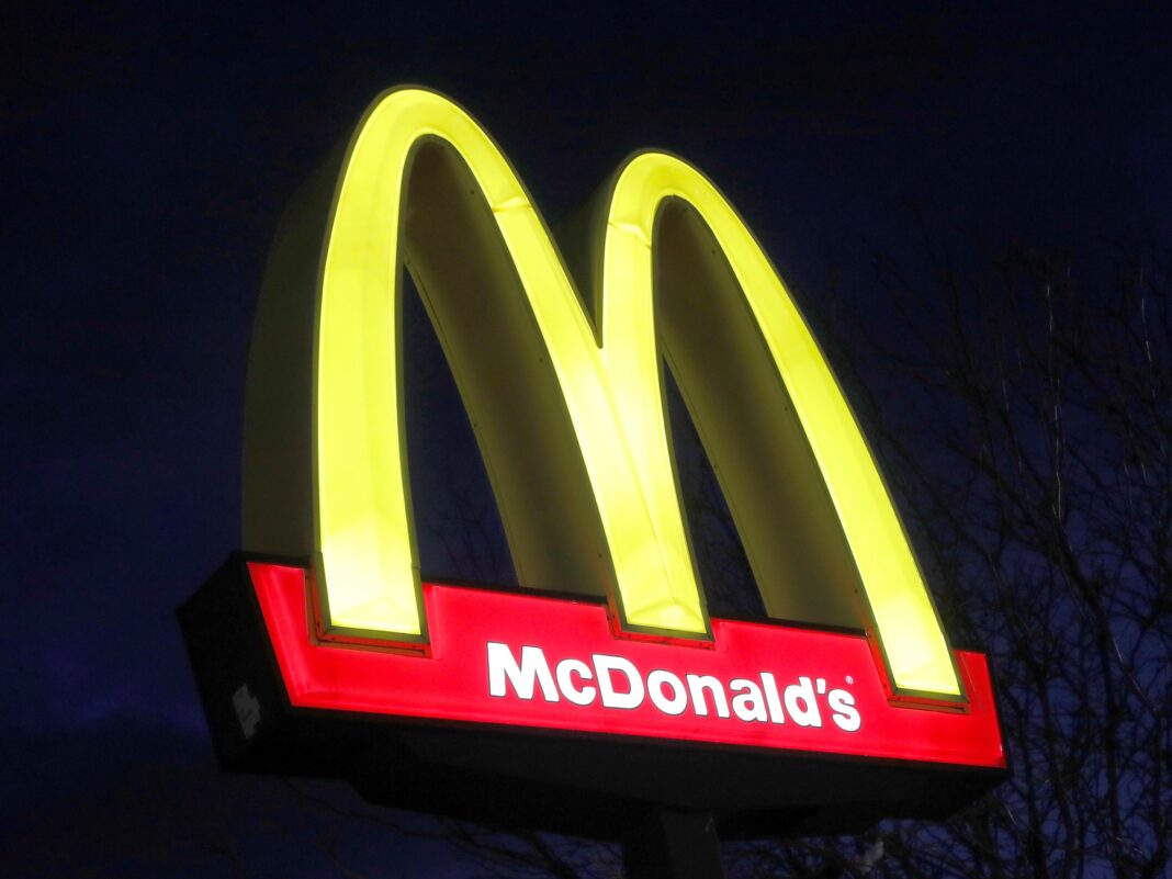 Epidémia E. coli zrazila akcie McDonald's najvýraznejšie za 2 roky