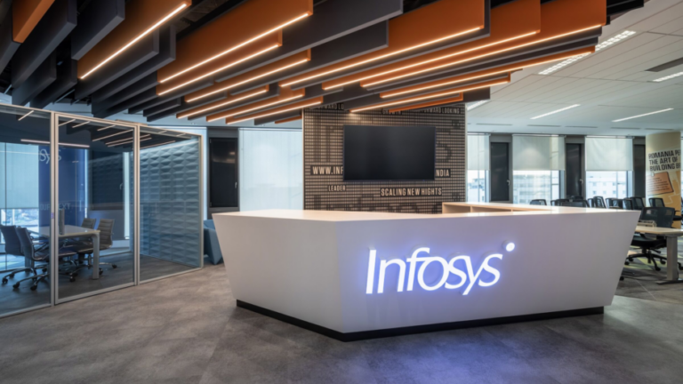 Infosys zvyšuje predpoveď tržieb. Dôvodom je odolný ekonomický rast a spomaľujúca inflácia v hlavných svetových ekonomikách.